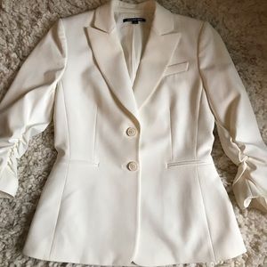 2-piece Gianni Bini Suit